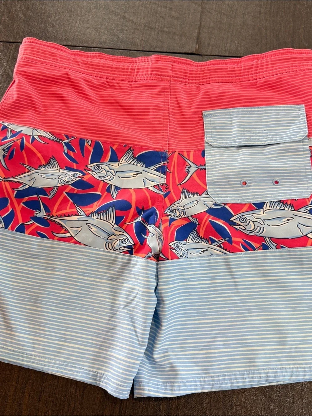 Vineyard Vines Boys Coral & Light Blue Fish-Print Swim Trunks Sz L